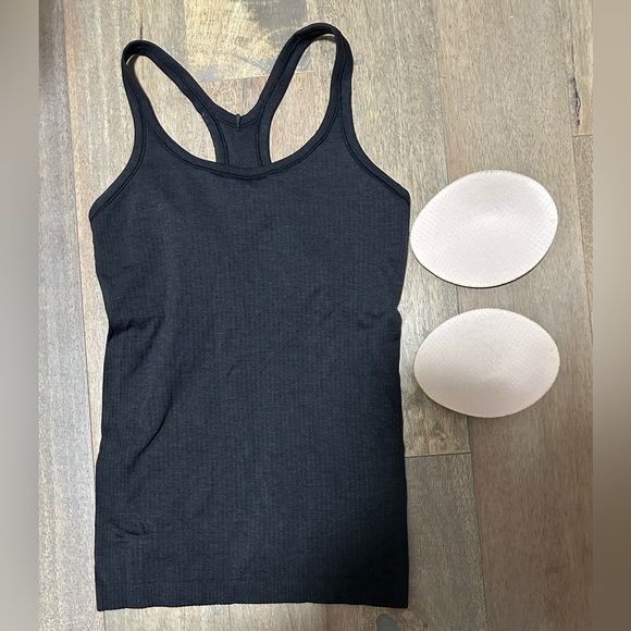 ⭐️Like New⭐️ Lululemon: Women’s Tank Top- Size 4 - Picture 4 of 9